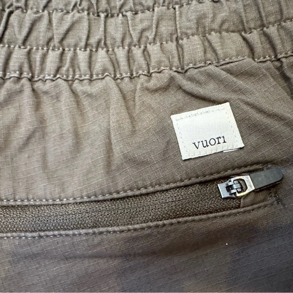 NWOT Vuori Ripstop Pants in Dark Oregano. Size Medium. Lightweight - Picture 7 of 10